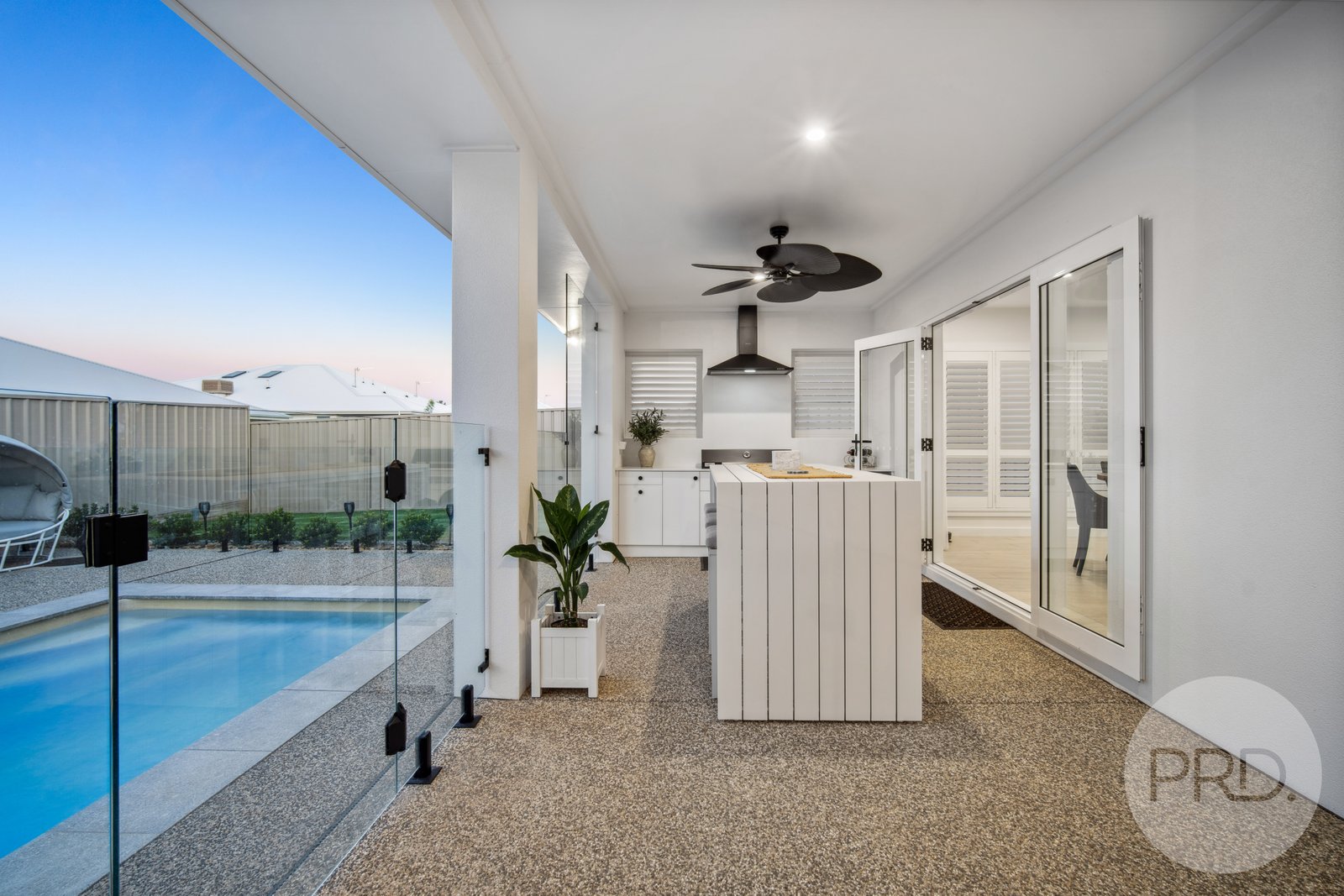 5 Billabong Crescent GOBBAGOMBALIN 41