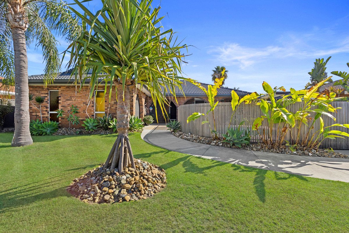 5 Binnacle Court Mermaid Waters 2