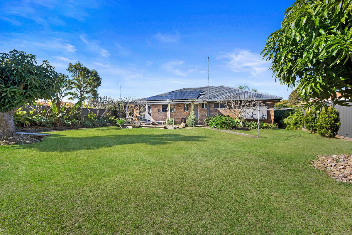 5 Binnacle Court Mermaid Waters 14