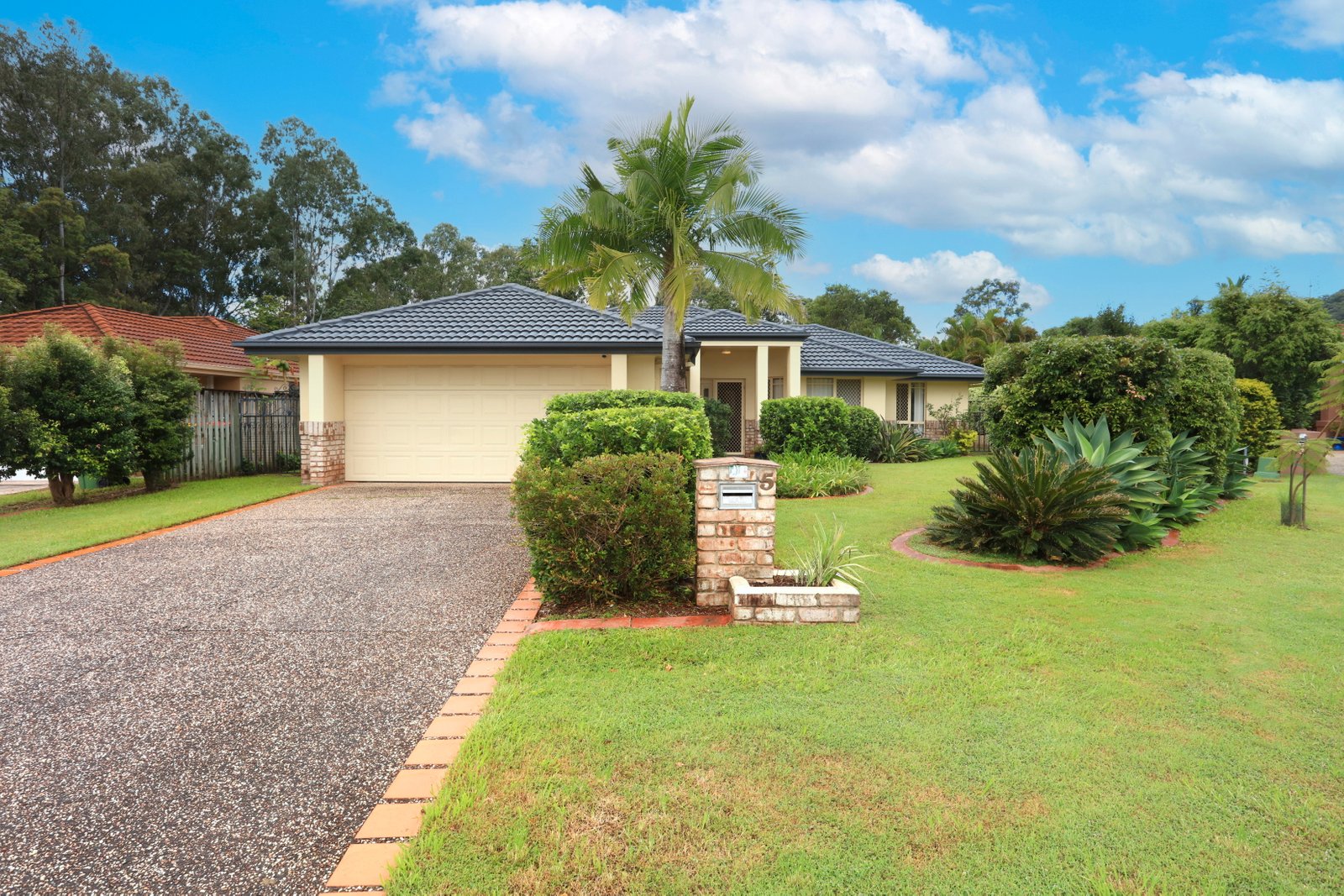 5 Bleadon Place MUDGEERABA 1