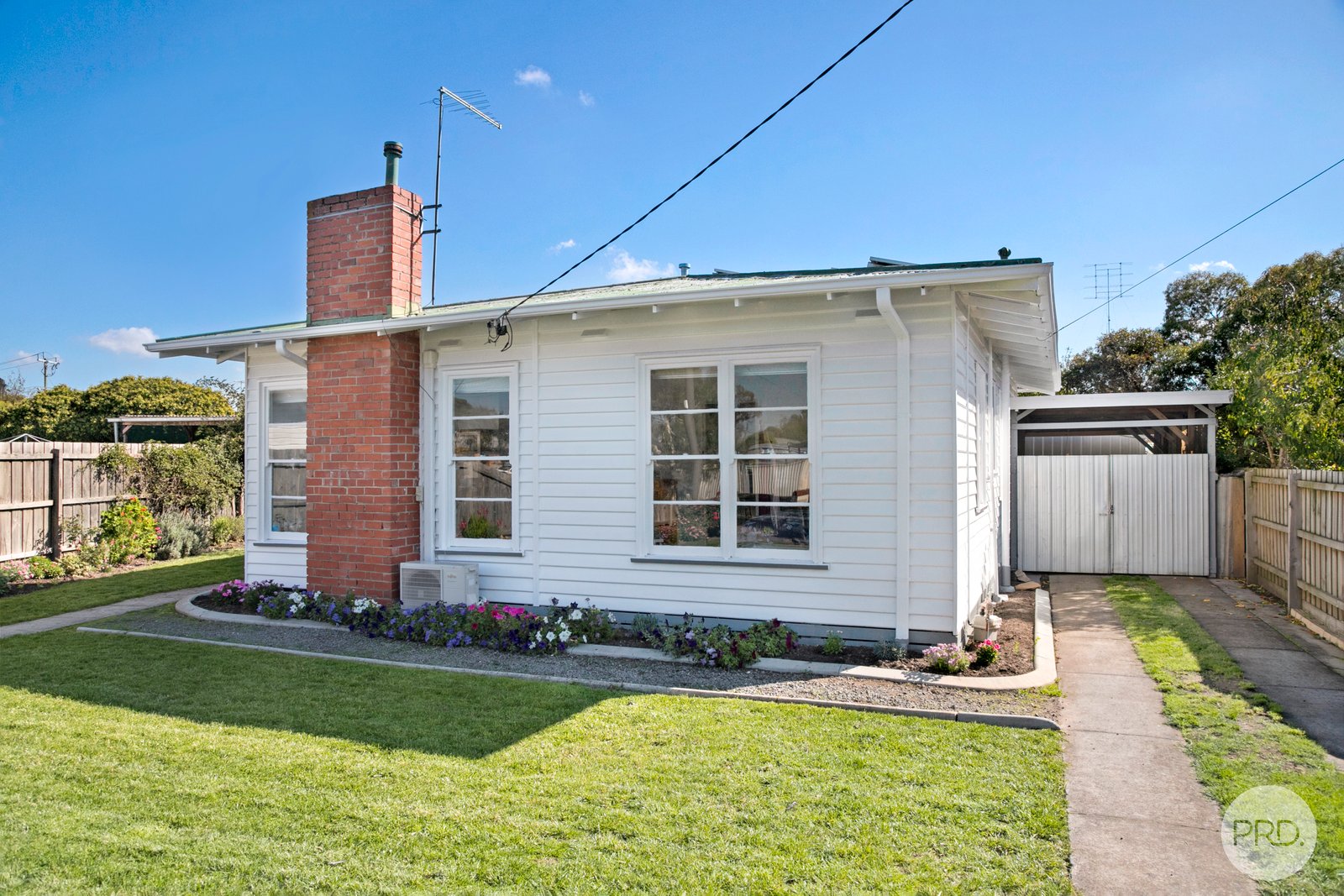 5 Boronia Grove WENDOUREE 2