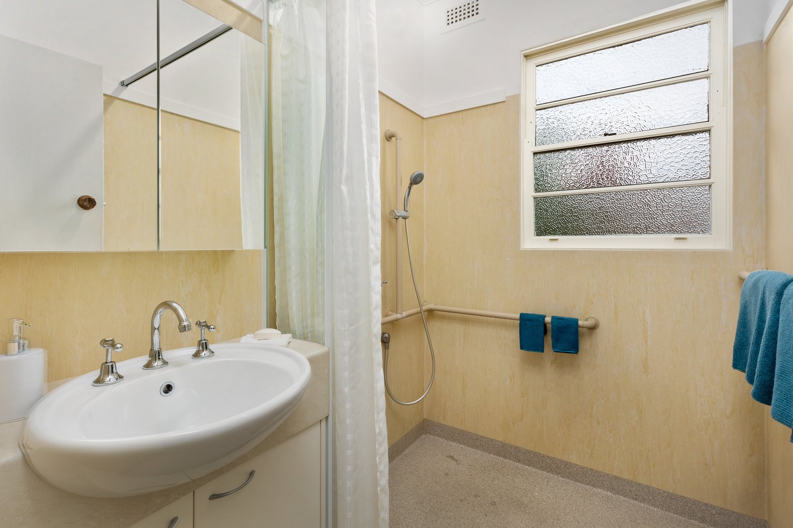 5 Boronia Grove WENDOUREE 8