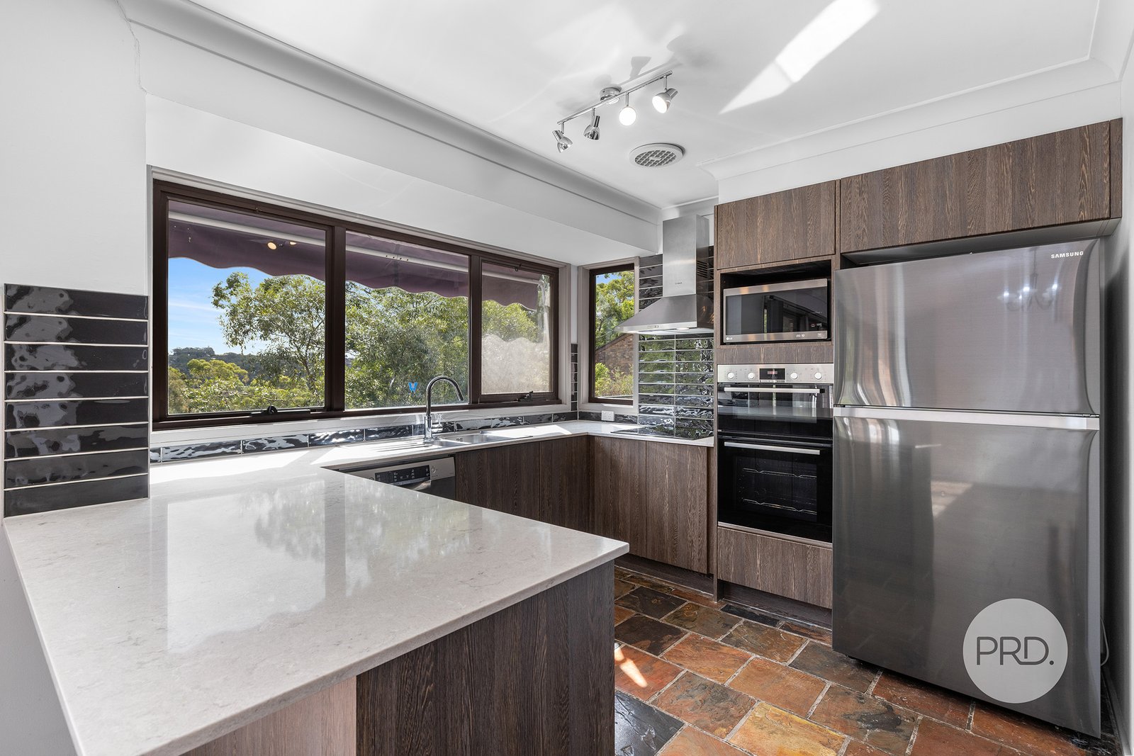 5 Bramwell Place ILLAWONG 3