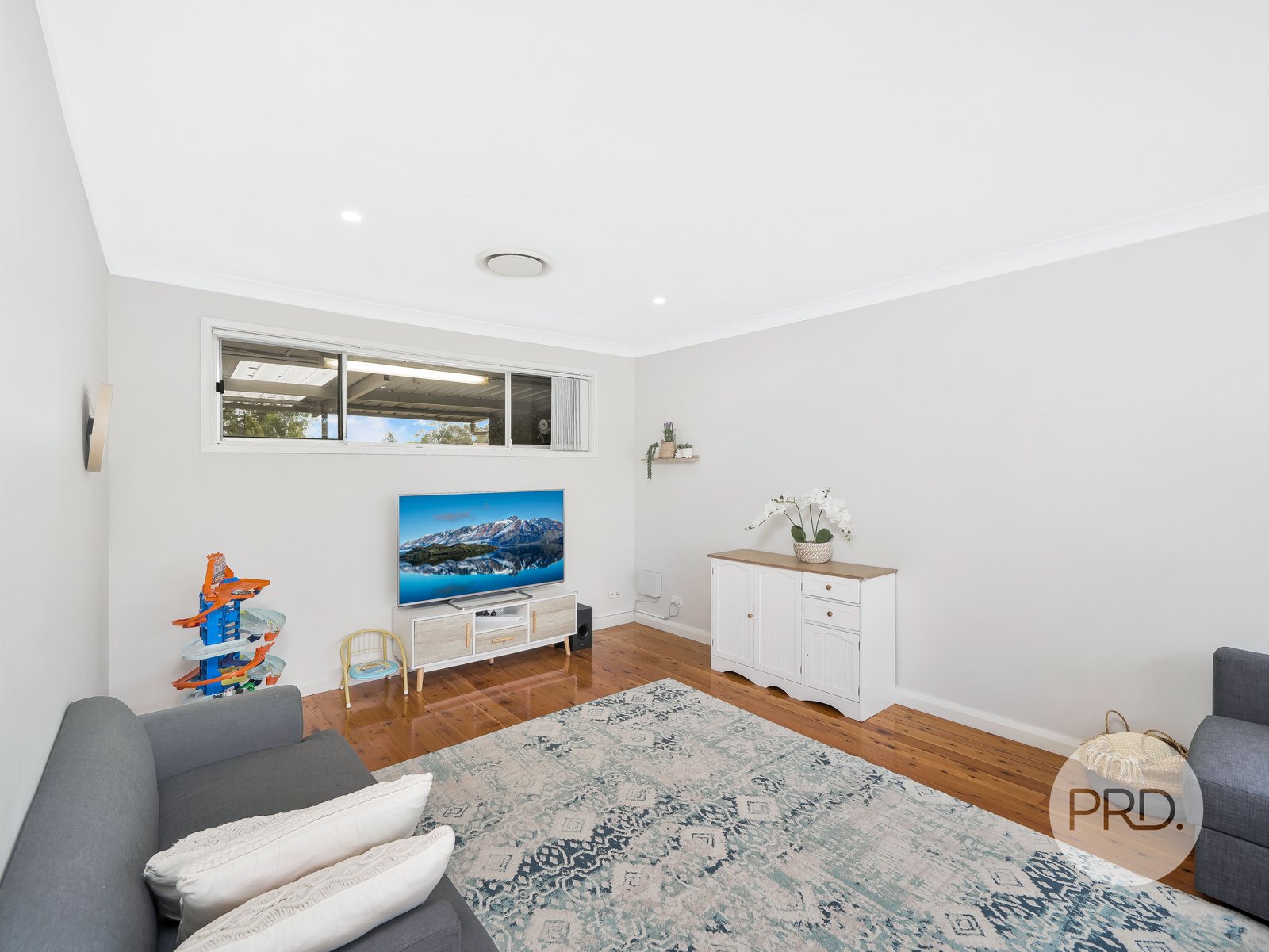 5 Brudenell Avenue LEUMEAH 2