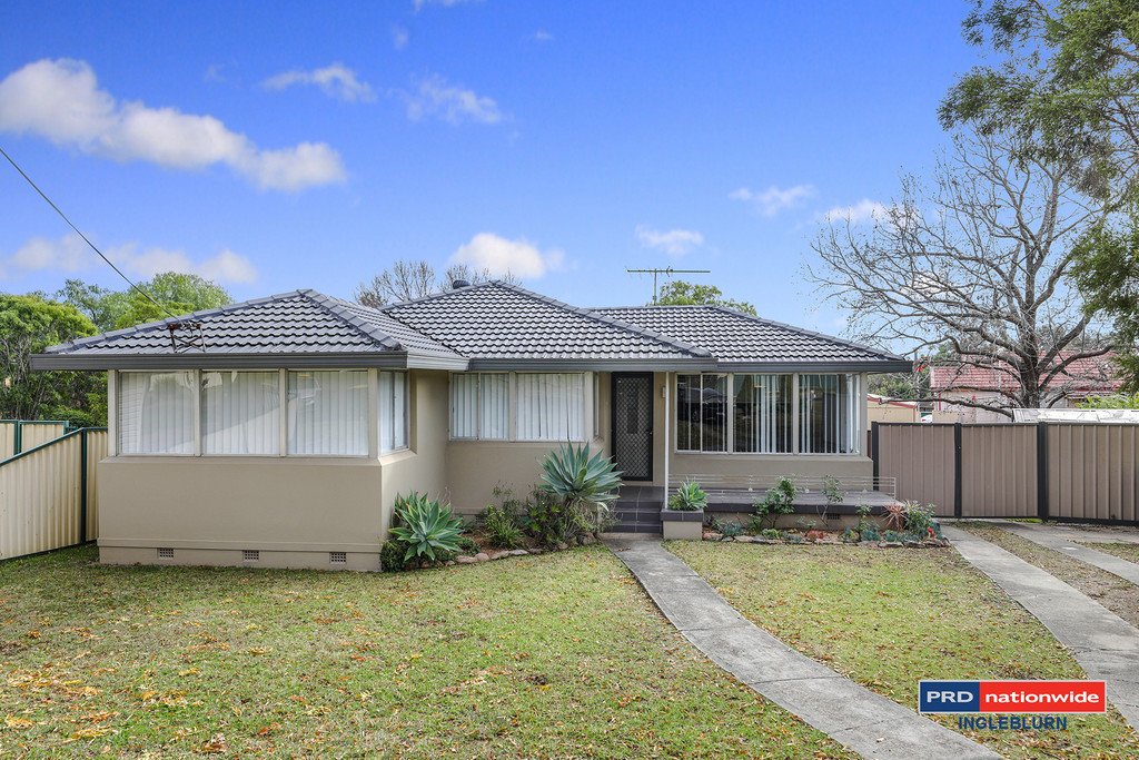 5 Brudenell Avenue LEUMEAH 1