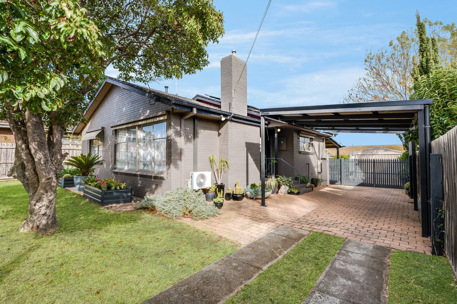 Gallery: 5 Buangor Street