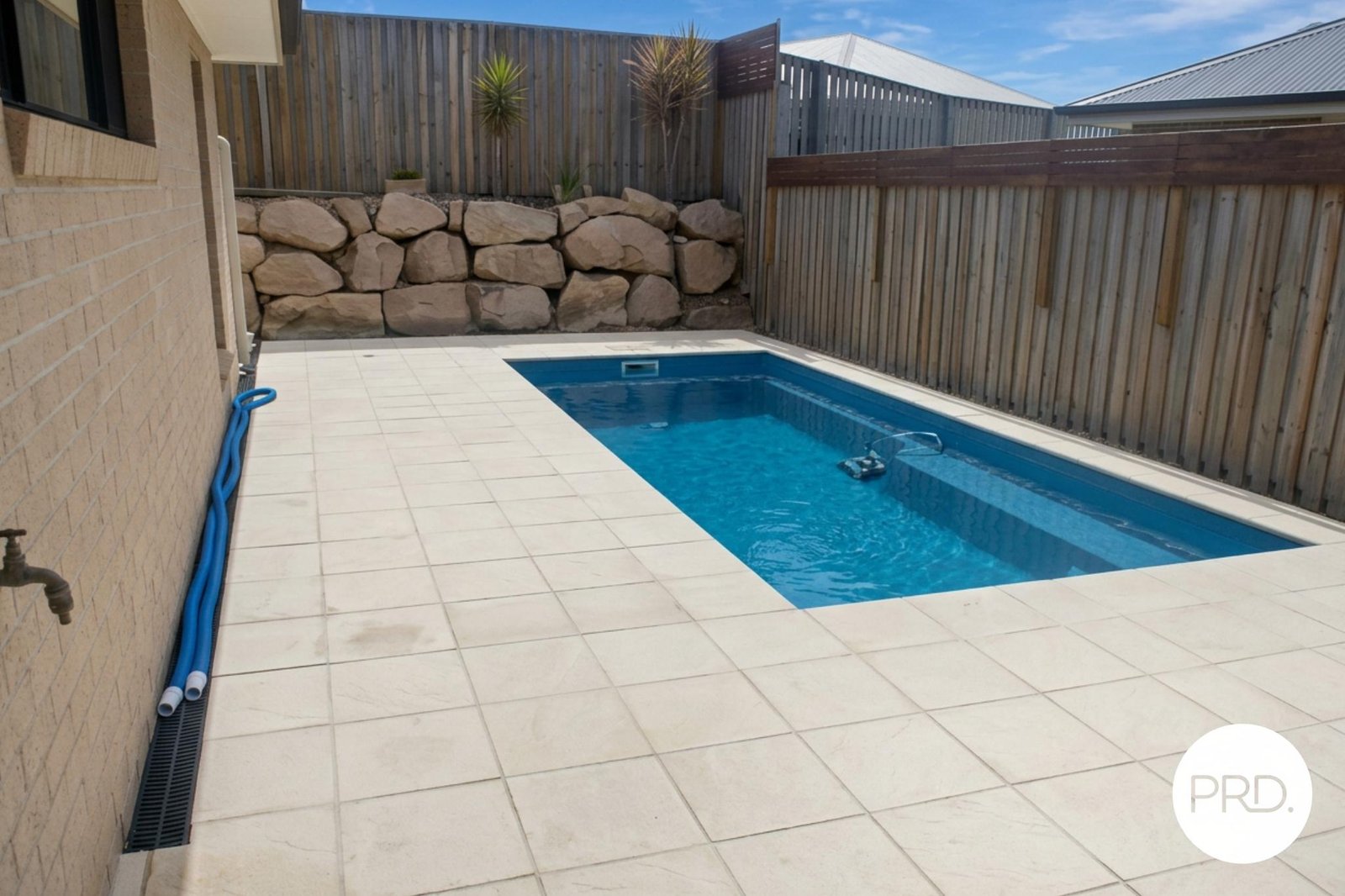 5 Buchanen Street BOYNE ISLAND 9