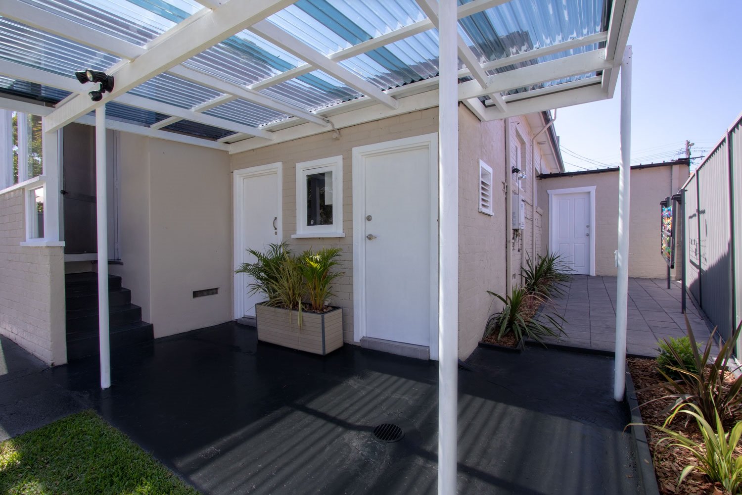 5 BUNGALOW Road ROSELANDS 8