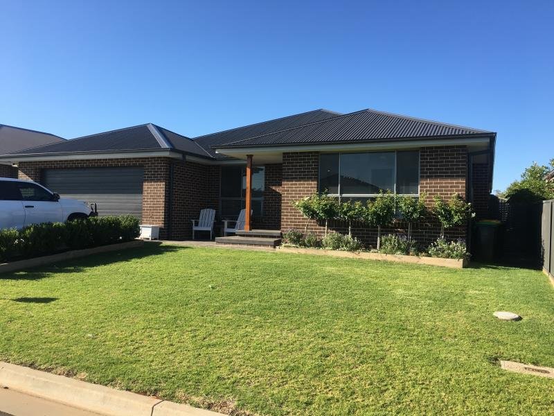 5 Burgundy Way TAMWORTH 1