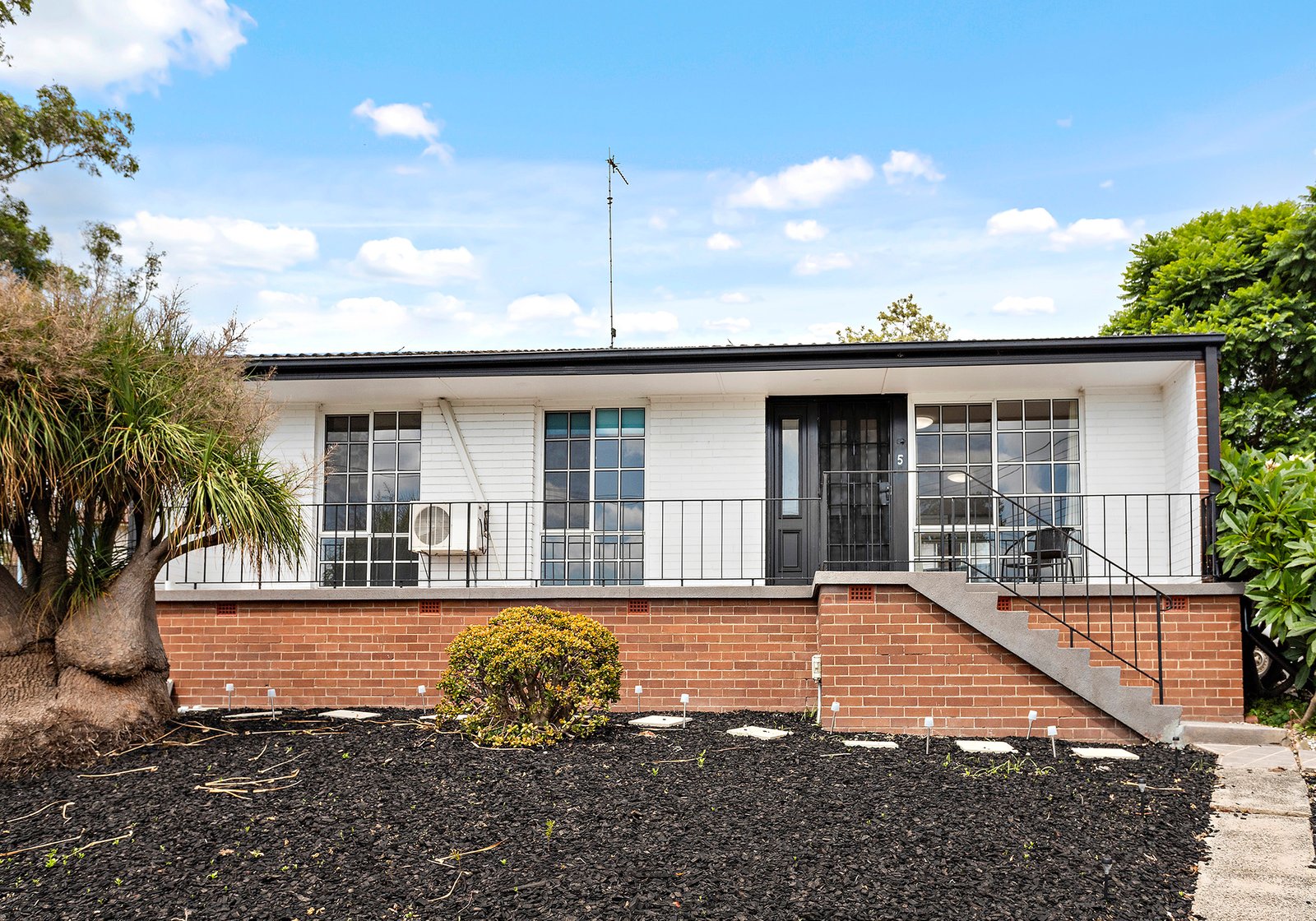 5 Byamee Street KOONAWARRA 1