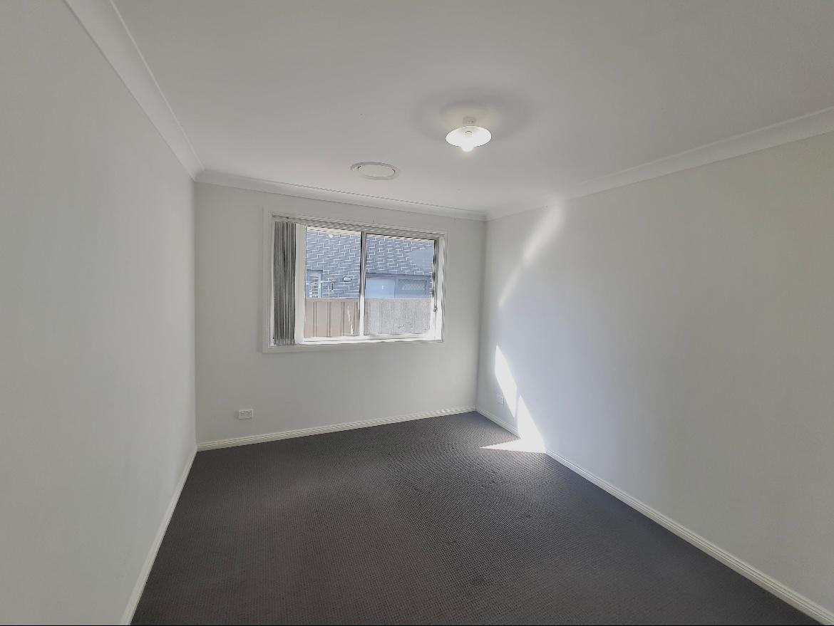 5 Canal Parade LEPPINGTON 9