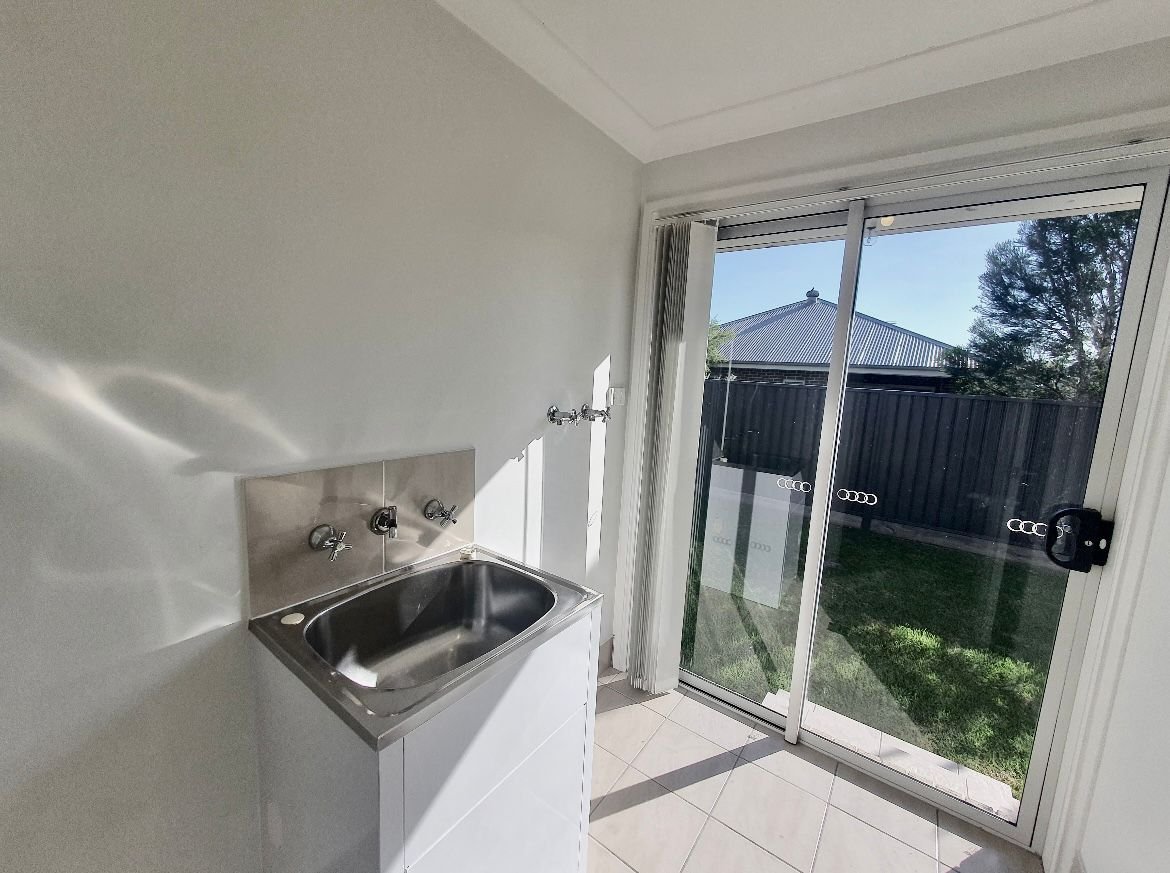 5 Canal Parade LEPPINGTON 14