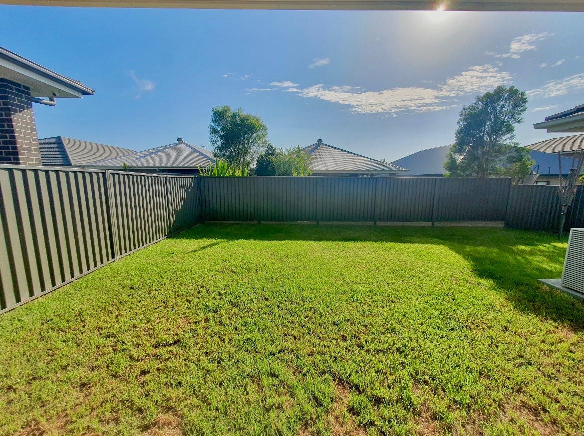 5 Canal Parade LEPPINGTON 16