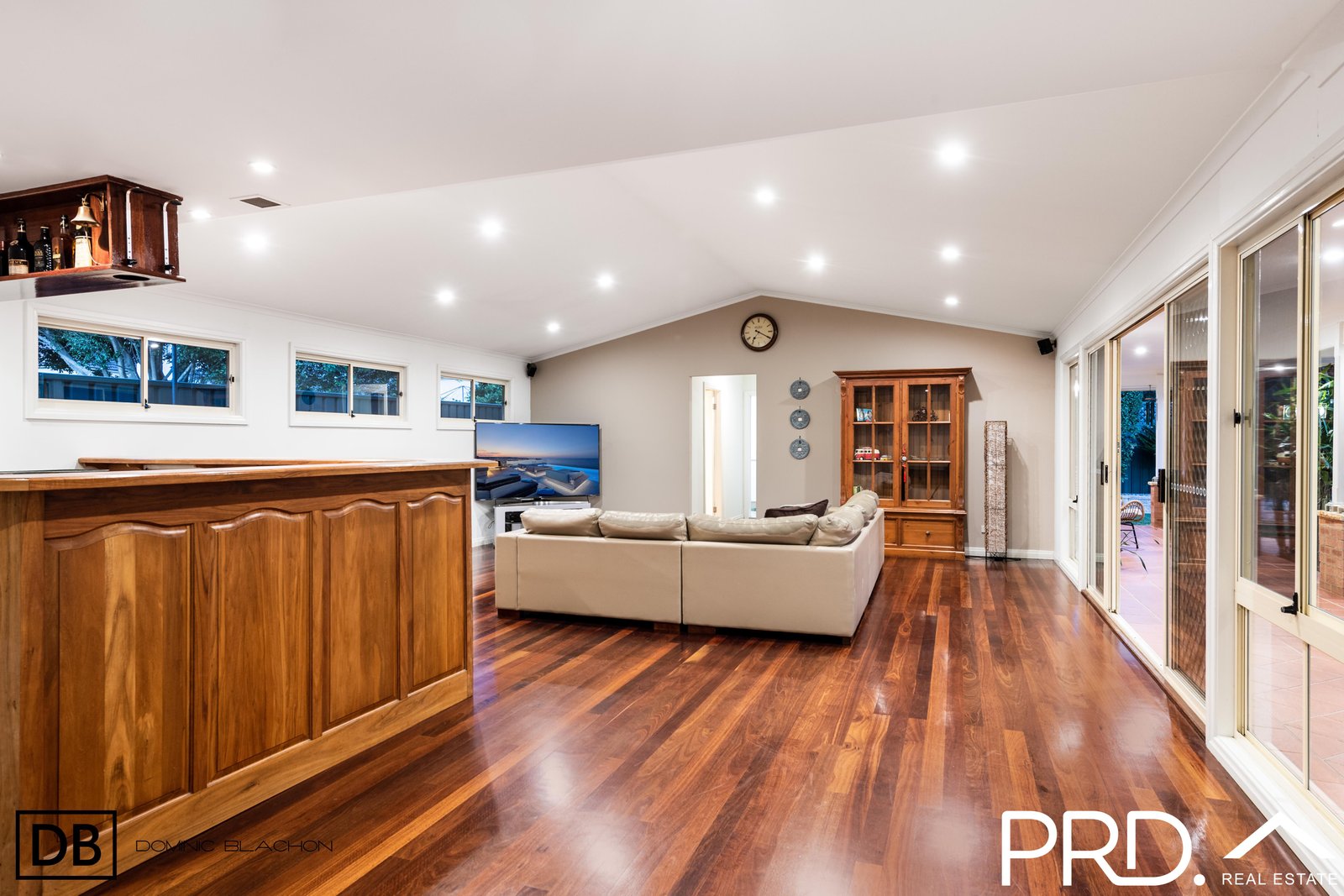 5 Carlowrie Crescent EAST HILLS 5