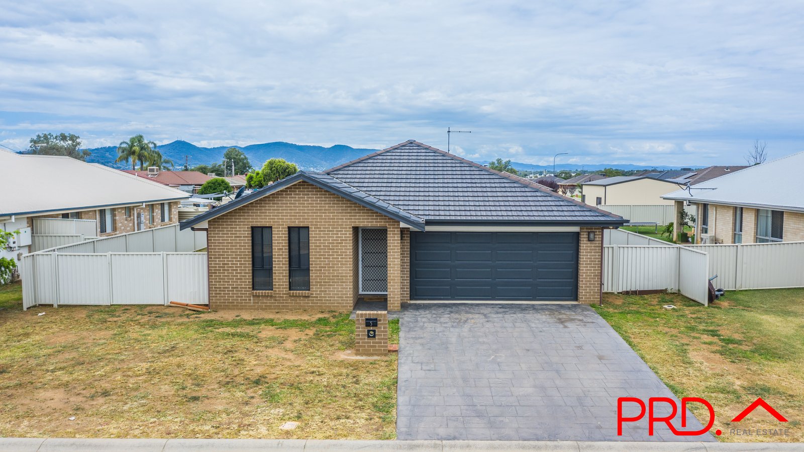 5 Carnegie Place TAMWORTH 1