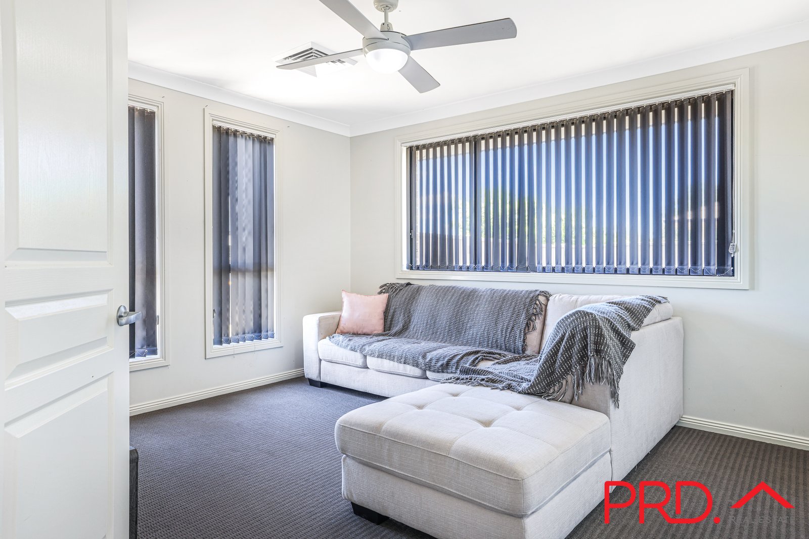 5 Carnegie Place TAMWORTH 4