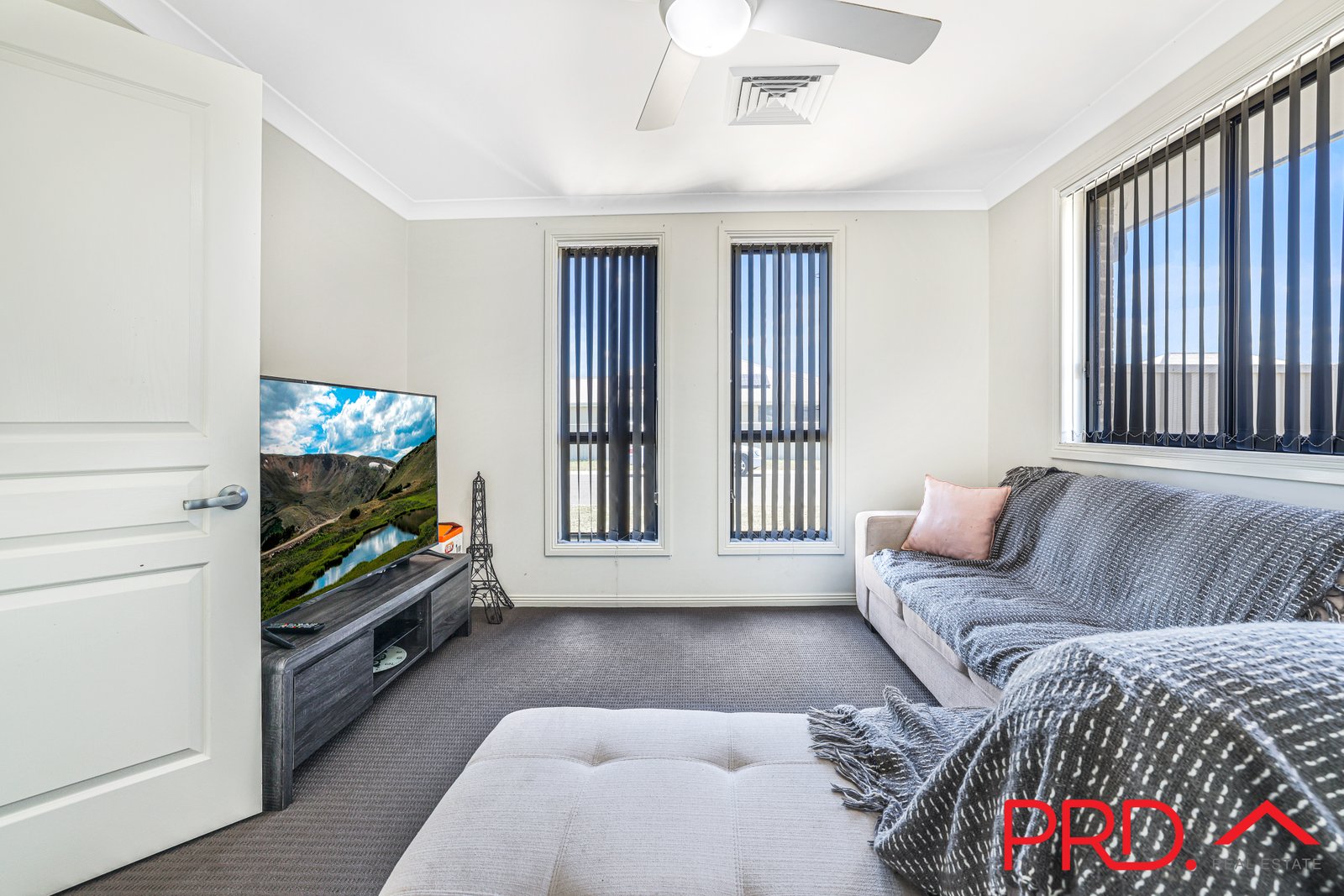 5 Carnegie Place TAMWORTH 5