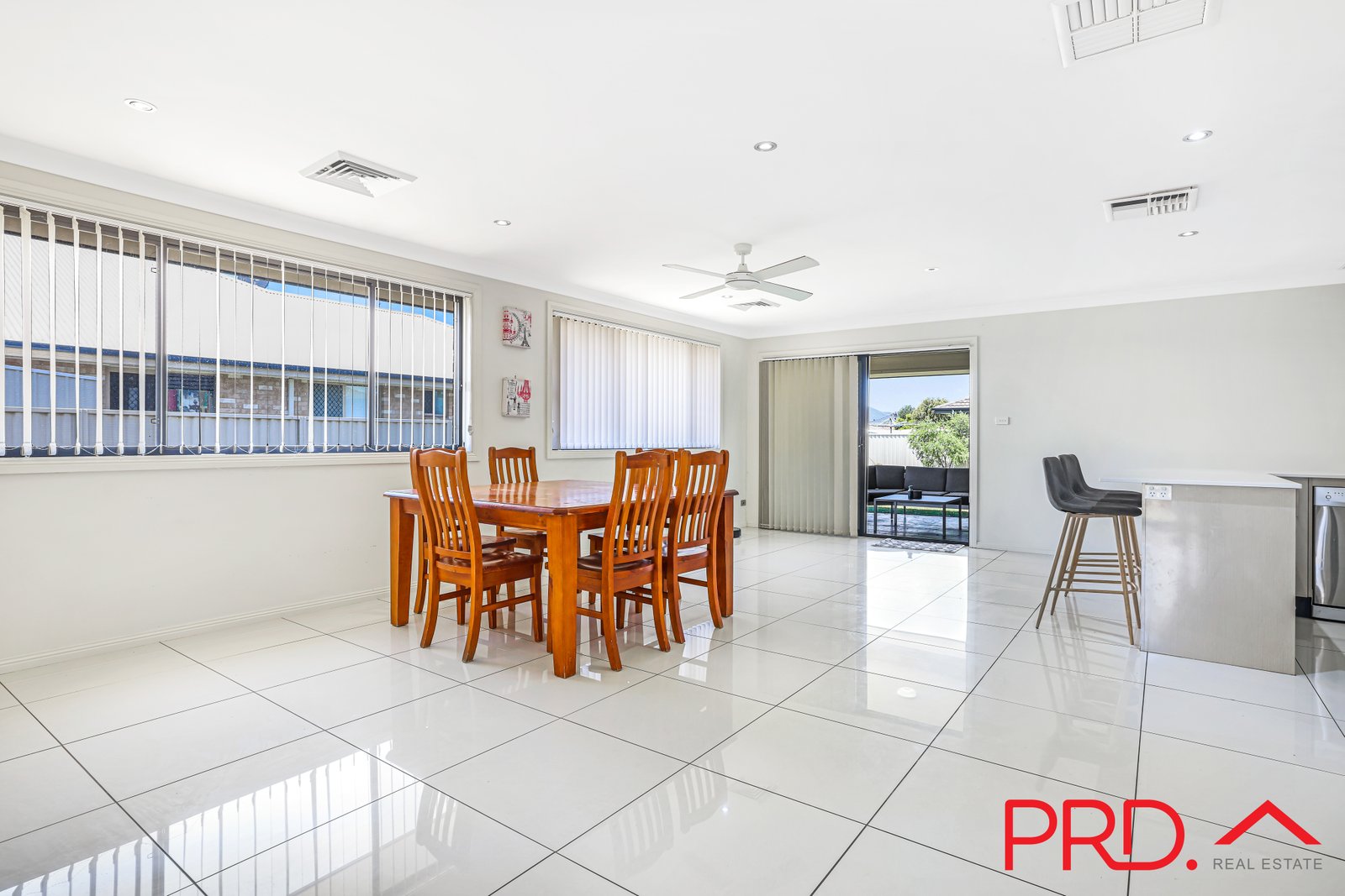 5 Carnegie Place TAMWORTH 7