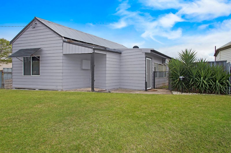 5 Cessnock Road WESTON 15