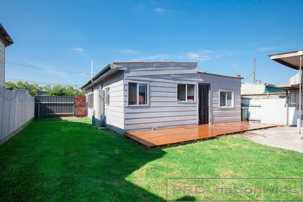 5 Cessnock Road WESTON 21