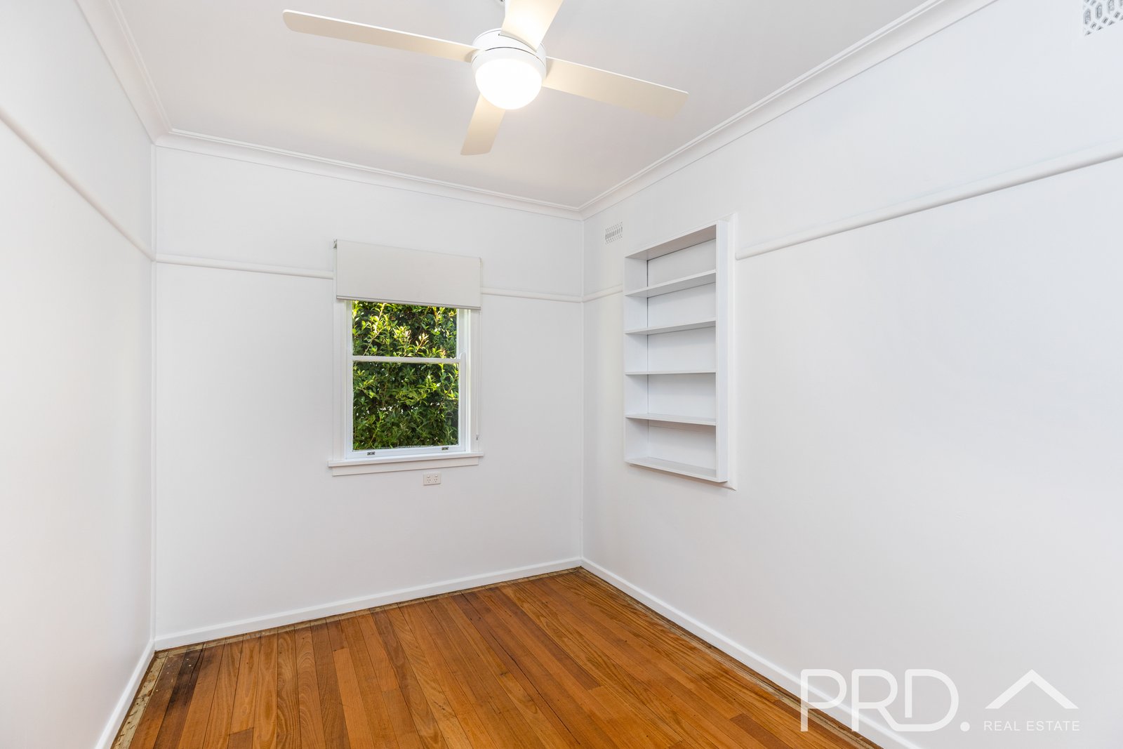 5 Charles Street TUMUT 9