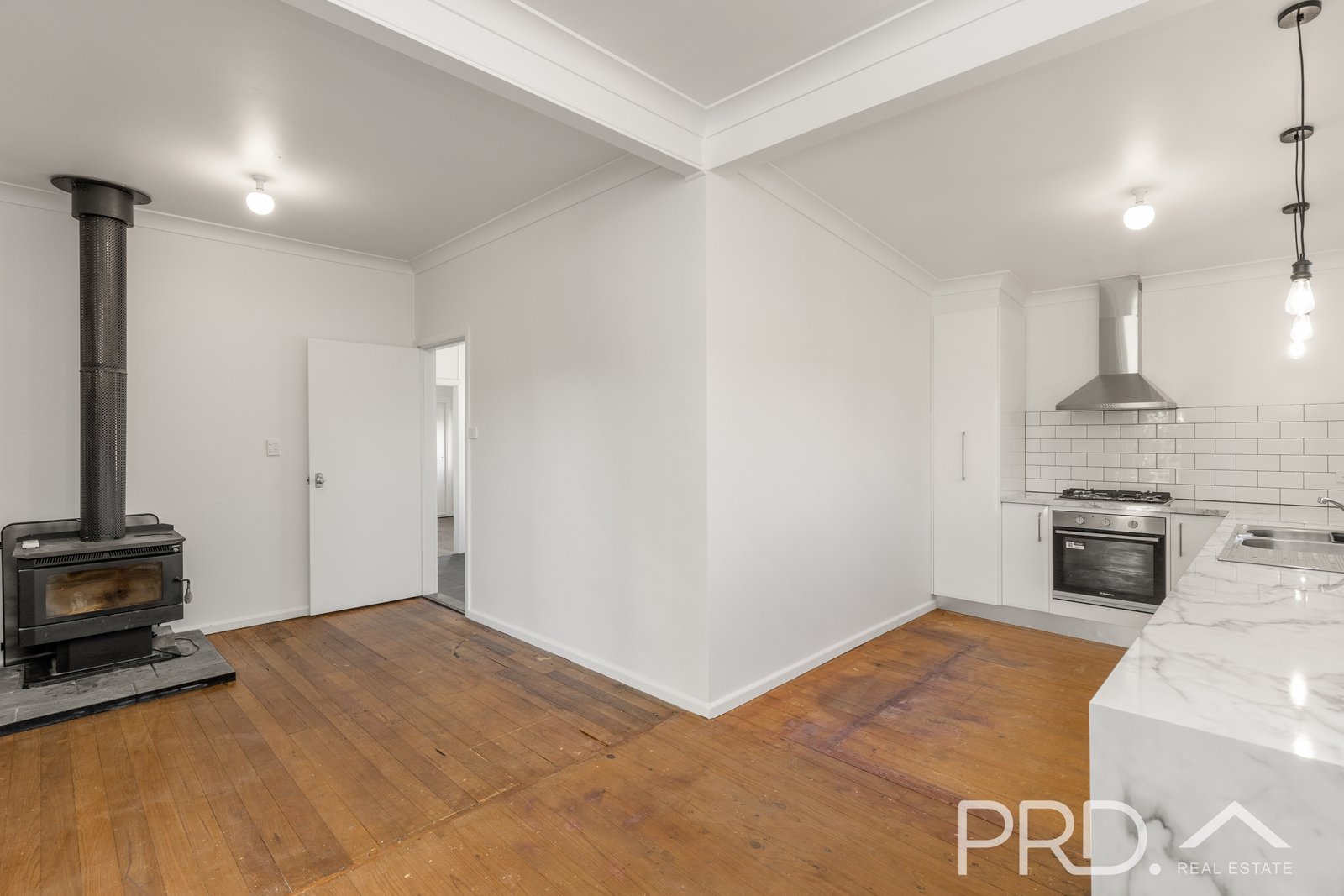 5 Charles Street TUMUT 11