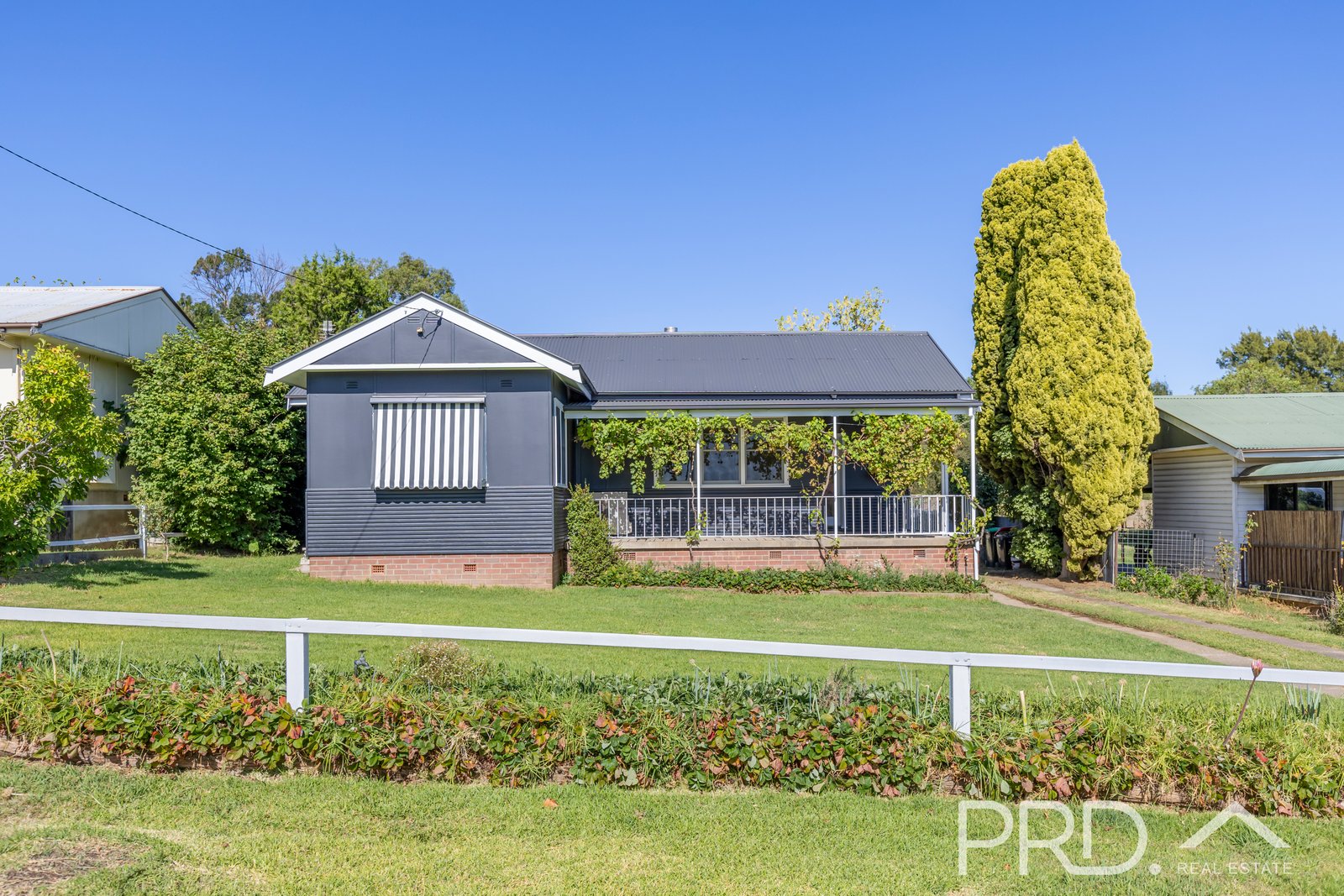 5 Charles Street TUMUT 17