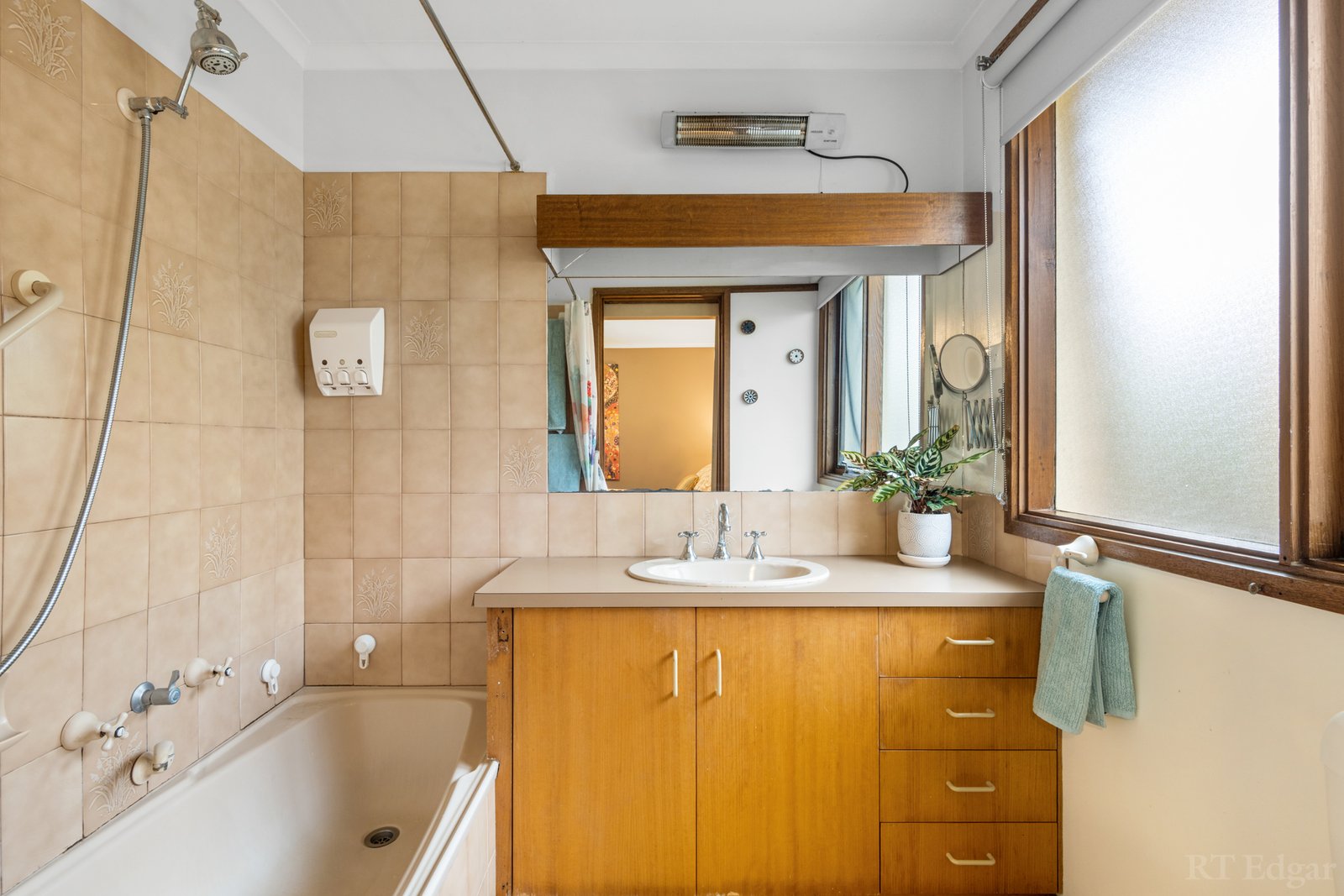 Real Estate and Property in 5 Coatsworth Avenue, St Leonards, VIC