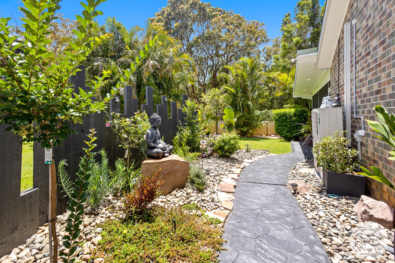 5 Compass Close SALAMANDER BAY 29