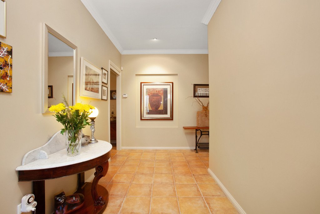 5 Currawong Close THORNTON 2