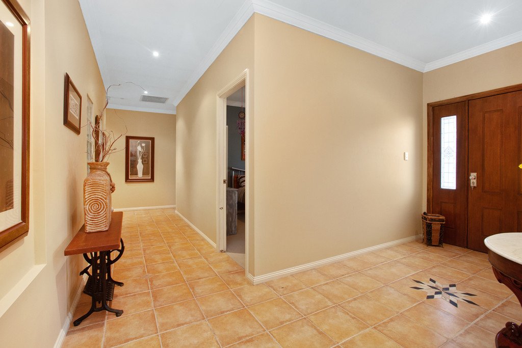 5 Currawong Close THORNTON 3