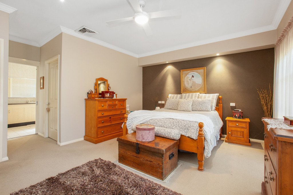 5 Currawong Close THORNTON 11