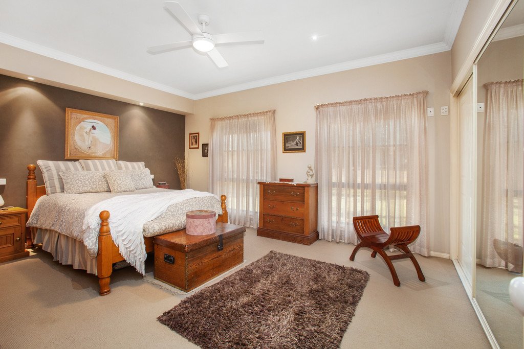 5 Currawong Close THORNTON 12