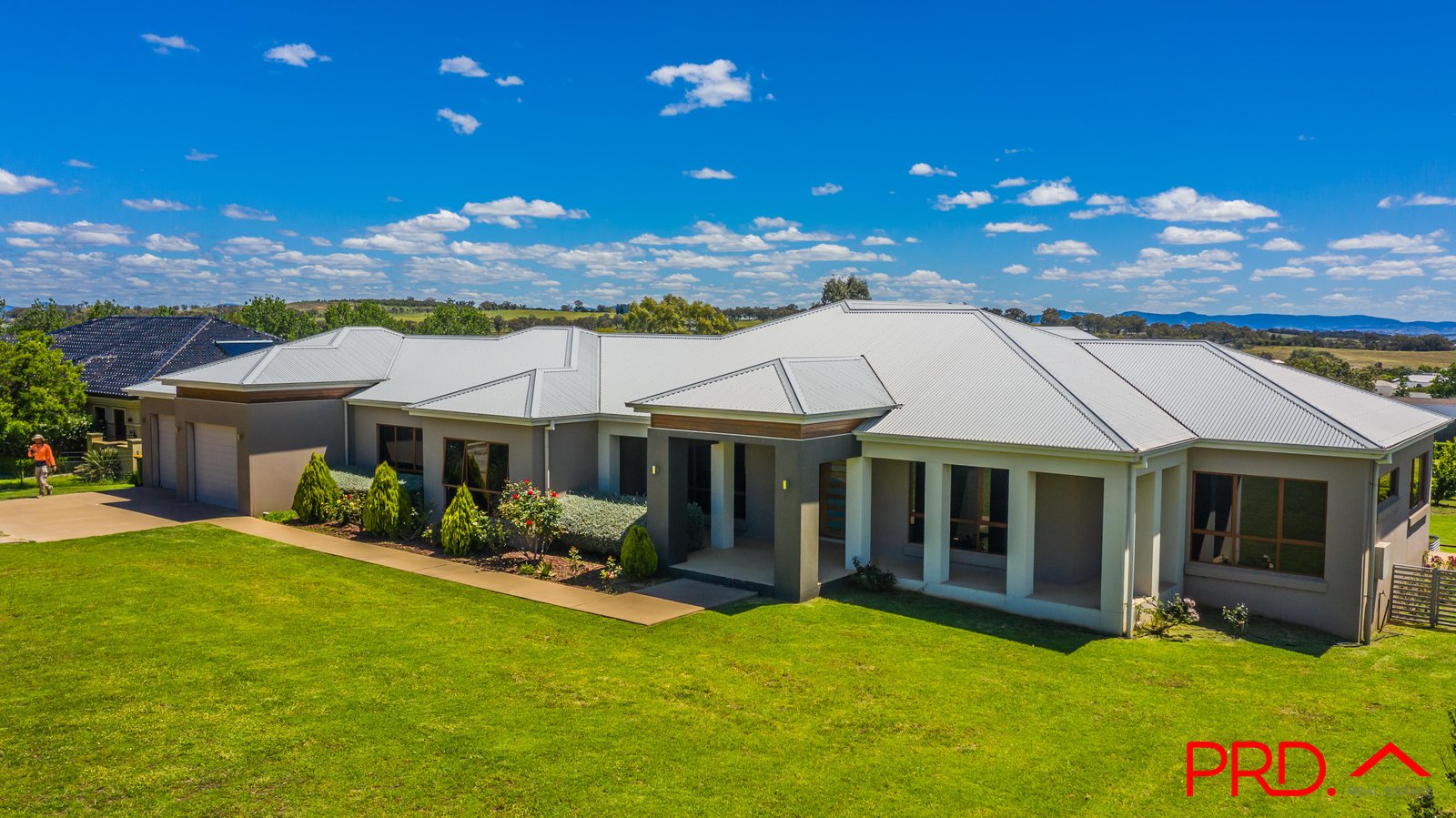 5 Daintree Circuit TAMWORTH 2