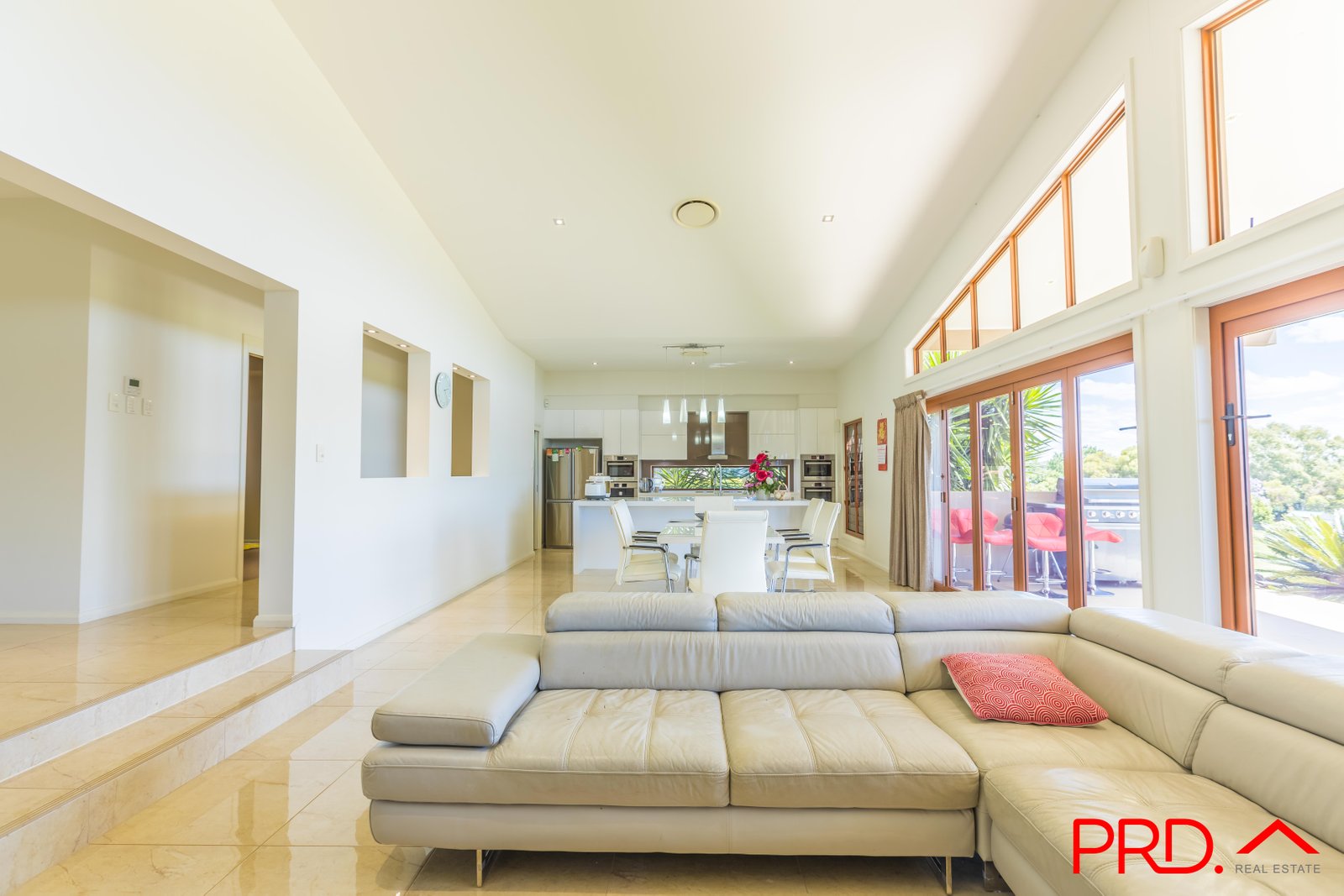 5 Daintree Circuit TAMWORTH 14