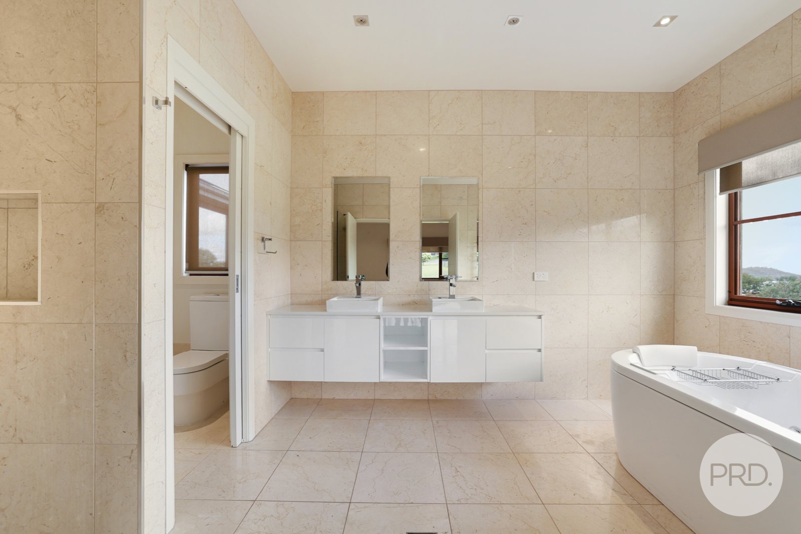 5 Daintree Circuit TAMWORTH 20