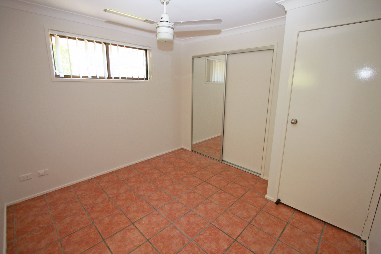 5 Dampier Court MOLENDINAR 8