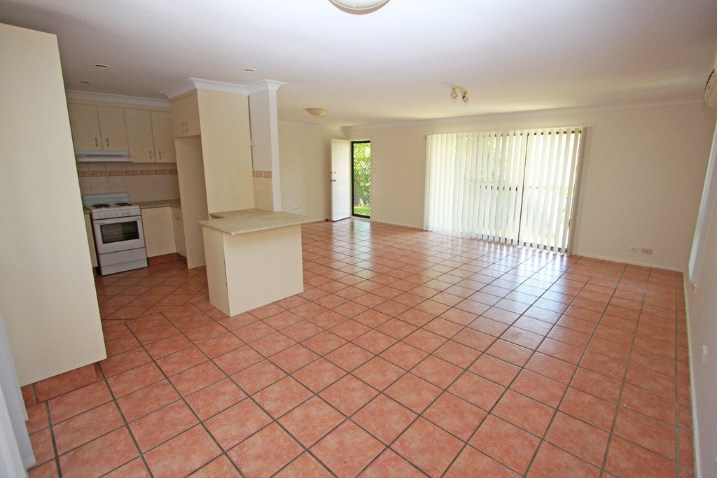 5 Dampier Court MOLENDINAR 3