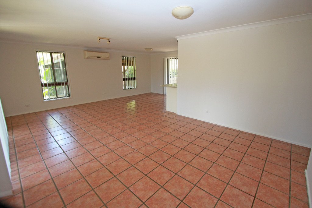 5 Dampier Court MOLENDINAR 4