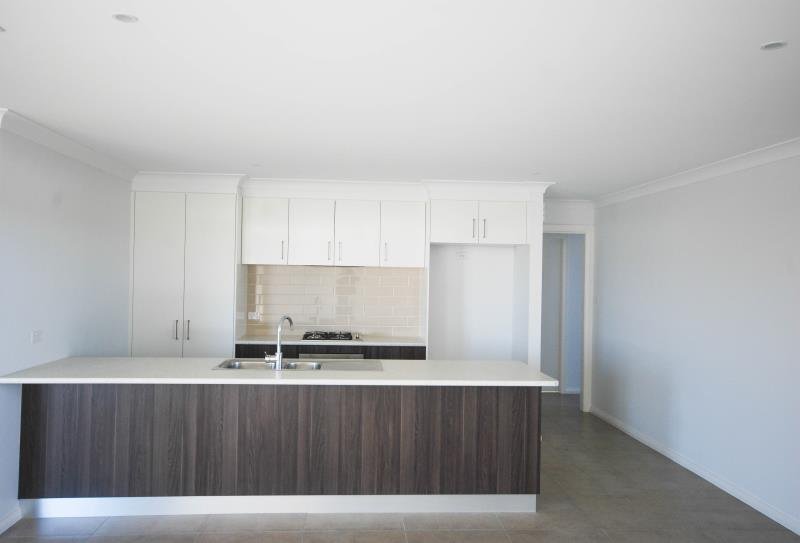 5 DARCY Drive BOOROOMA 2