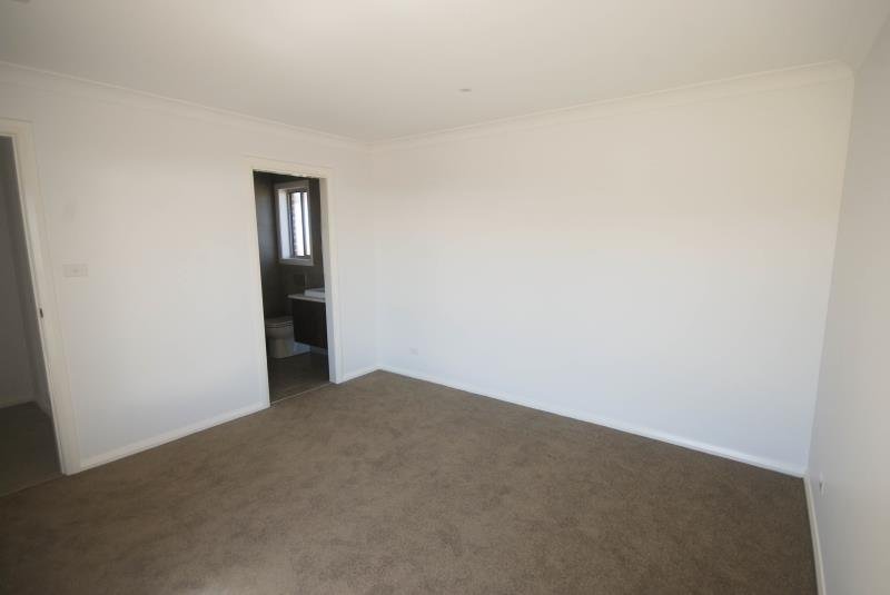 5 DARCY Drive BOOROOMA 7