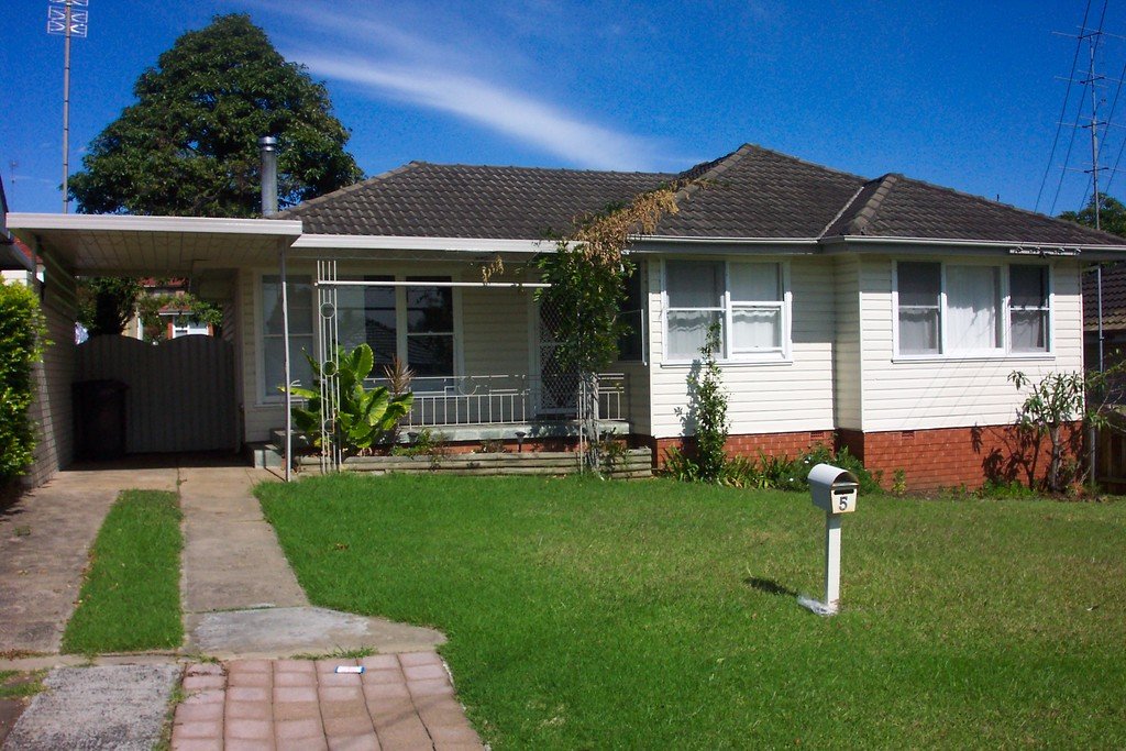 5 Darly Avenue KANAHOOKA 1