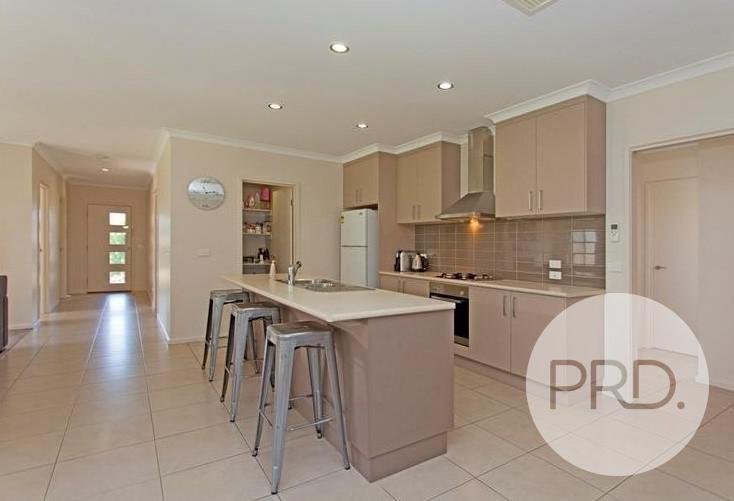 5 Dempster Place LENEVA 3