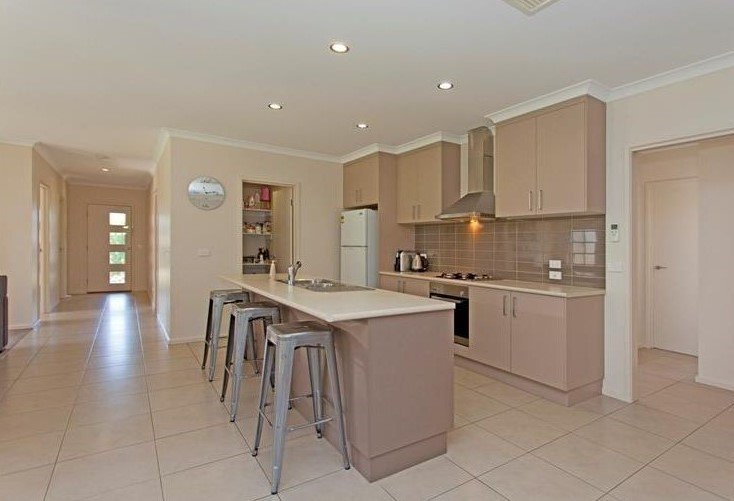 5 Dempster Place LENEVA 3