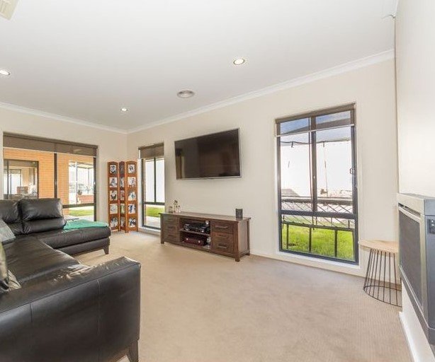 5 Dempster Place LENEVA 4