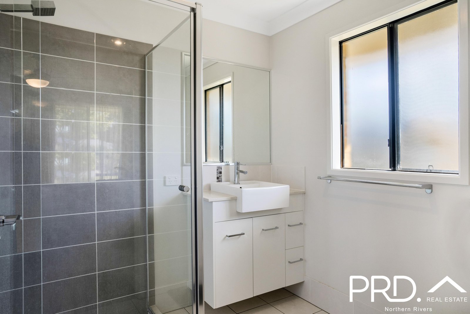 5 Earls Court GOONELLABAH 12