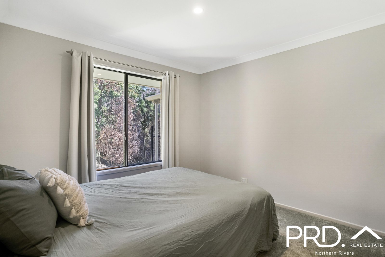 5 Earls Court GOONELLABAH 13