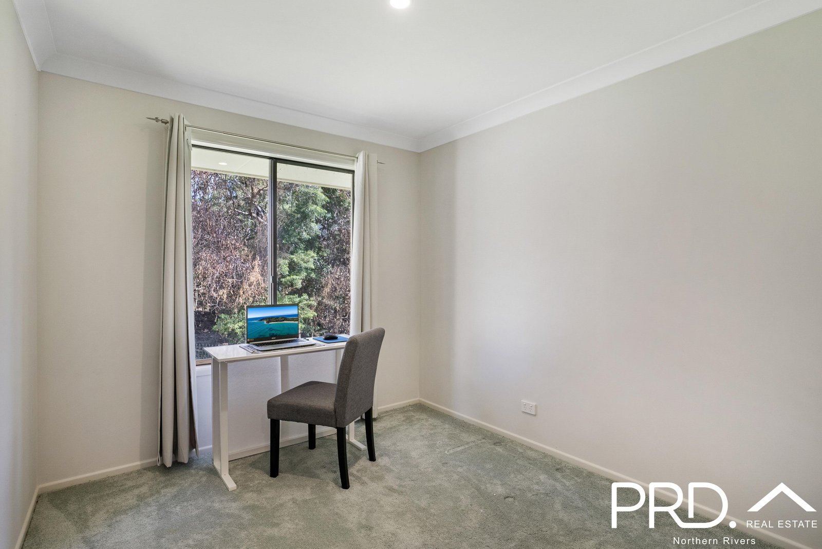 5 Earls Court GOONELLABAH 14