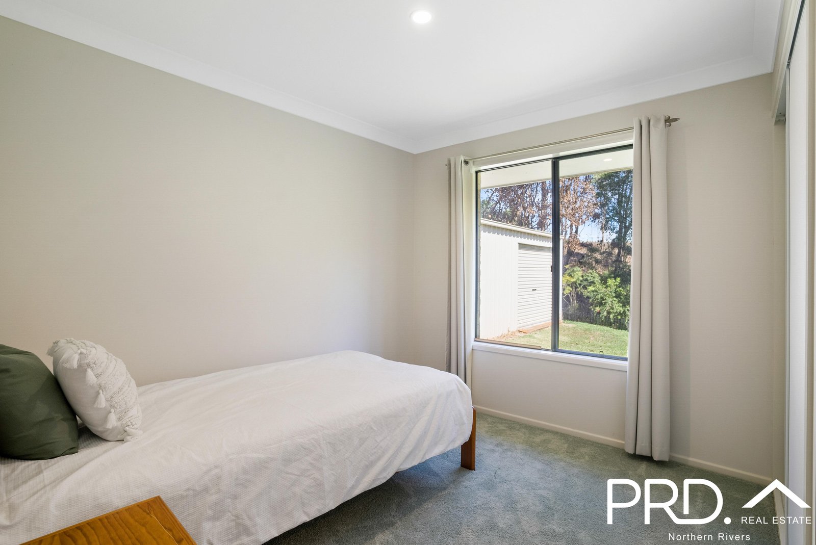 5 Earls Court GOONELLABAH 15