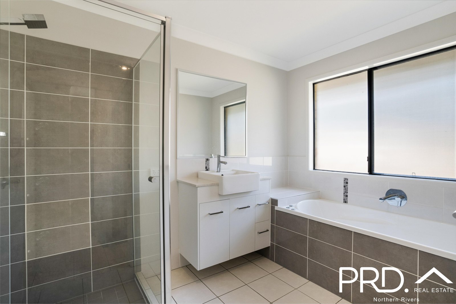 5 Earls Court GOONELLABAH 16